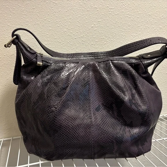 Calvin Klein Black Hobo Bag with Sleek Design - Picture 1 of 3
